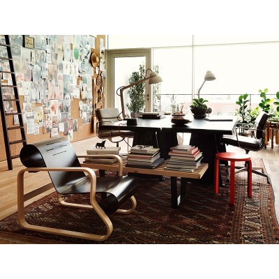 sala de espera con Sillón Paimio 41 asiento lacado negro de Artek sala de espera con Sillón Paimio 41 asiento lacado negro de Artek
