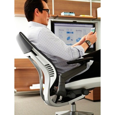 Sedia Gesture Steelcase con rivestimento dello schienale Sedia Gesture Steelcase con rivestimento dello schienale