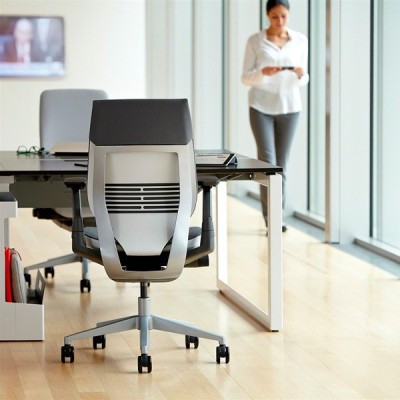 Sedia Gesture Steelcase con rivestimento dello schienale Sedia Gesture Steelcase con rivestimento dello schienale