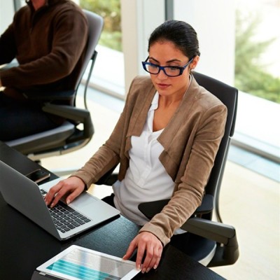 Sedia Gesture Steelcase con rivestimento dello schienale Sedia Gesture Steelcase con rivestimento dello schienale