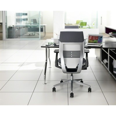 Sedia Gesture Steelcase con rivestimento dello schienale Sedia Gesture Steelcase con rivestimento dello schienale