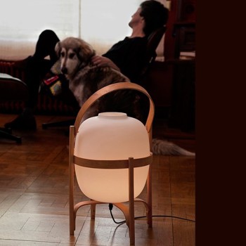 Lámpara Cesta Santa y Cole iluminada