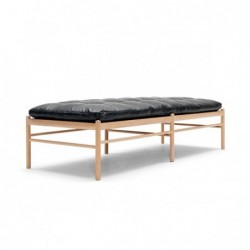 diván OW150 piel negra de Carl Hansen. Disponible en Moisés showroom diván OW150 piel negra de Carl Hansen. Disponible en Moisés showroom