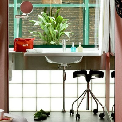 Taburete Binaria de BD Barcelona en Moises Showroom Taburete Binaria de BD Barcelona en Moises Showroom