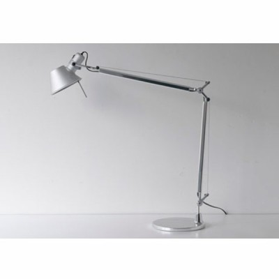 ambiente lámpara de sobremesa Tolomeo aluminio Artemide. ambiente lámpara de sobremesa Tolomeo aluminio Artemide.