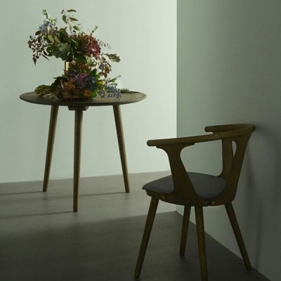 detalle ambiente Silla SK2 In between tapizada &Tradition detalle ambiente Silla SK2 In between tapizada &Tradition