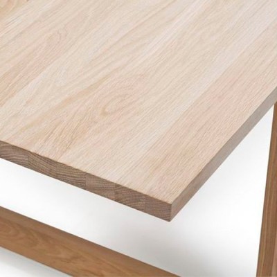 Mesa Essay fija de Fritz Hansen en Moises Showroom Mesa Essay fija de Fritz Hansen en Moises Showroom