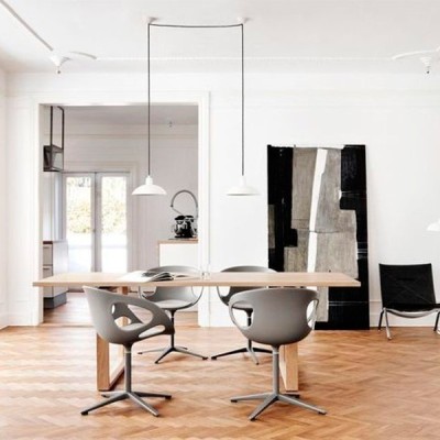 Mesa Essay fija de Fritz Hansen en Moises Showroom Mesa Essay fija de Fritz Hansen en Moises Showroom