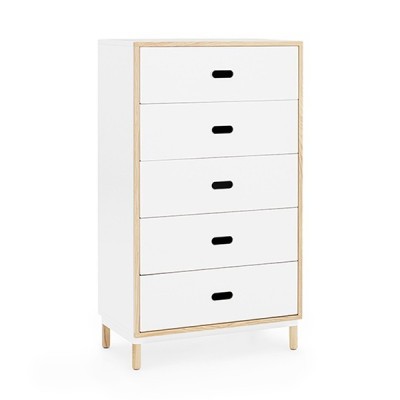 Dresser de 5 cajones Kabino color blanco de Normann copenhagen. Dresser de 5 cajones Kabino color blanco de Normann copenhagen.