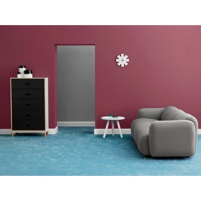 Salón con Consola de 5 cajones Kabino color blanco de Normann copenhagen. Salón con Consola de 5 cajones Kabino color blanco de Normann copenhagen.