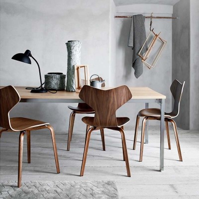 Silla Grand Prix de Arne Jacobsen para Fritz Hansen en Moises Showroom Silla Grand Prix de Arne Jacobsen para Fritz Hansen en Moises Showroom