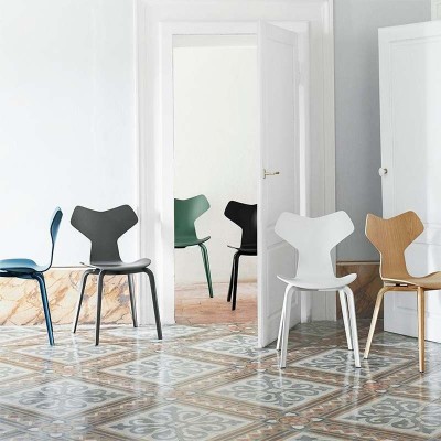 Sedia Grand Prix tinto frassino di Fritz Hansen Sedia Grand Prix tinto frassino di Fritz Hansen