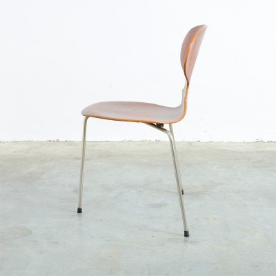 Sedia Ant con 3 gambe e scocca in legno Fritz Hansen Sedia Ant con 3 gambe e scocca in legno Fritz Hansen