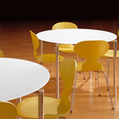 Silla Ant 4p de Jacobsen para Fritz Hansen con carcasa de fresno coloreado Silla Ant 4p de Jacobsen para Fritz Hansen con carcasa de fresno coloreado