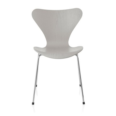 Series 7 chair in Fritz Hansenstained ash Series 7 chair in Fritz Hansenstained ash
