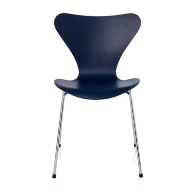 Series 7 chair in Fritz Hansenstained ash Series 7 chair in Fritz Hansenstained ash
