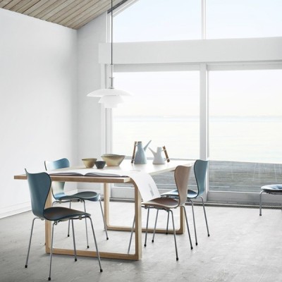 Series 7 chair in Fritz Hansenstained ash Series 7 chair in Fritz Hansenstained ash