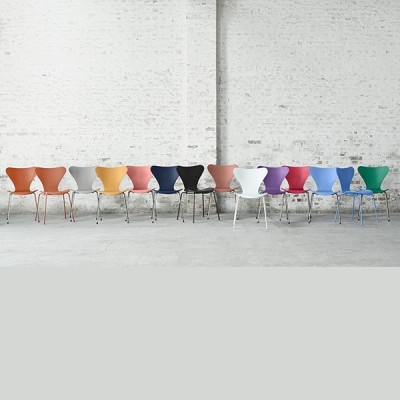 Series 7 chair in Fritz Hansenstained ash Series 7 chair in Fritz Hansenstained ash