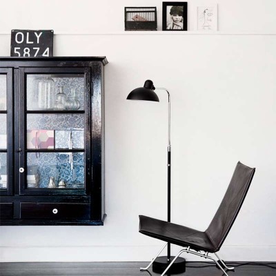 Ambiente con Lámpara de Pie Kaiser Luxus color negro mate de Fritz Hansen Ambiente con Lámpara de Pie Kaiser Luxus color negro mate de Fritz Hansen
