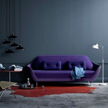 Interior con Lámpara de Pie Kaiser Luxus color negro y blanco de Fritz Hansen