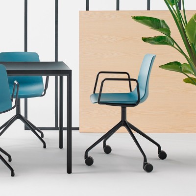 Silla Varya con brazos y ruedas - Inclass
