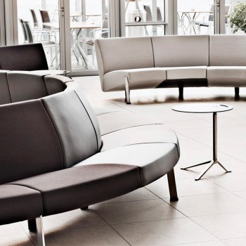 Fritz Hansen mesa regulable Little Friend