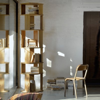 Columna Stairs Roble - Ethnicraft en Moises Showroom Columna Stairs Roble - Ethnicraft en Moises Showroom