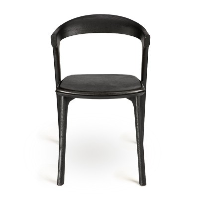 Silla Bok con asiento cuero negro de Ethnicraft en Moises Showroom