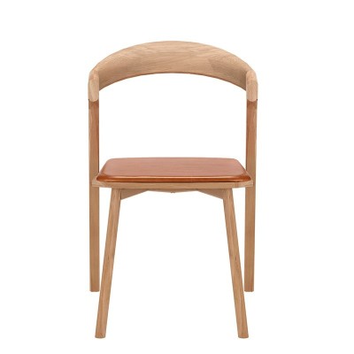 Silla Bok de Ethnicraft en roble y asiento tapizado cuero cognac en Moises Showroom Silla Bok de Ethnicraft en roble y asiento tapizado cuero cognac en Moises Showroom