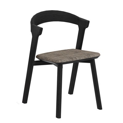 Silla Bok negra de Ethnicraft tapizada en Moises Showroom Silla Bok negra de Ethnicraft tapizada en Moises Showroom