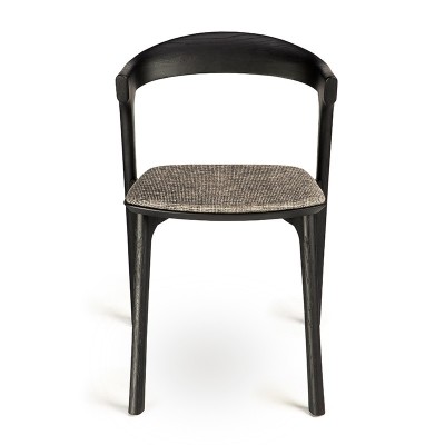 Silla Bok negra de Ethnicraft tapizada en Moises Showroom Silla Bok negra de Ethnicraft tapizada en Moises Showroom