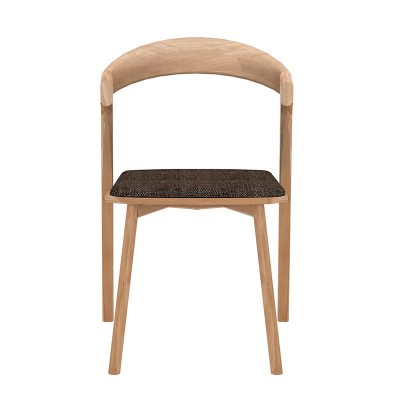 Silla Bok de ethnicraft tapizada marrón en Moises Showroom Silla Bok de ethnicraft tapizada marrón en Moises Showroom