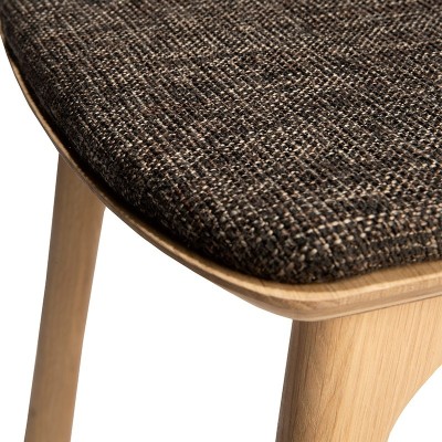 Silla Bok de ethnicraft tapizada marrón en Moises Showroom Silla Bok de ethnicraft tapizada marrón en Moises Showroom
