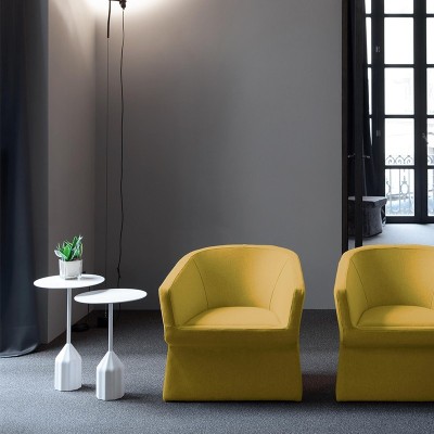 Mesa Burin Mini de Viccarbe en Moises Showroom Mesa Burin Mini de Viccarbe en Moises Showroom