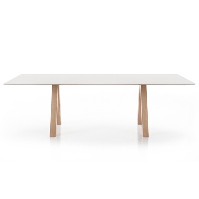 Mesa Trestle de Viccarbe en Moises Showroom