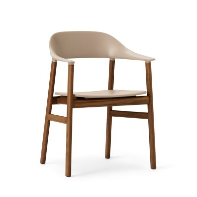 Silla Herit con brazos arena en roble ahumado de Normann Copenhagen en Moises Showroom Silla Herit con brazos arena en roble ahumado de Normann Copenhagen en Moises Showroom