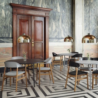 Interior con Herit Chair color gris y negro de Normann Copenhagen Interior con Herit Chair color gris y negro de Normann Copenhagen