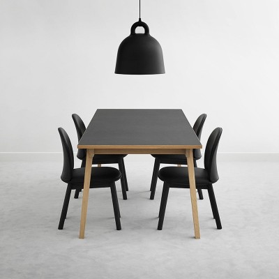 Ambiente con Mesa de comedor rectangular Slice Linoleum de Normann Copenhagen Ambiente con Mesa de comedor rectangular Slice Linoleum de Normann Copenhagen