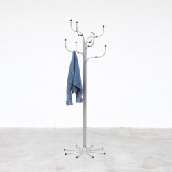 Perchero Coat Tree de Fritz Hansen ambiente 1 Perchero Coat Tree de Fritz Hansen ambiente 1