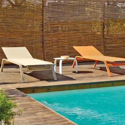 Mesa Tumbona Stack redonda Gandia Blasco Mesa Tumbona Stack redonda Gandia Blasco