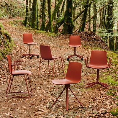 Silla Lottus monocolor con base 4 pies de Enea Silla Lottus monocolor con base 4 pies de Enea