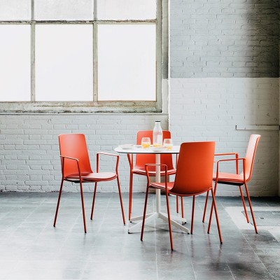Silla Lottus High de Enea con brazos de acero en Moises Showroom