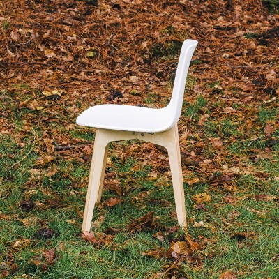 Silla Lottus Wood de Enea en Moises Showroom Silla Lottus Wood de Enea en Moises Showroom