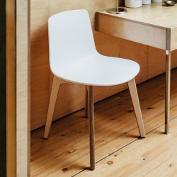 Silla Lottus Wood de Enea en Moises Showroom Silla Lottus Wood de Enea en Moises Showroom