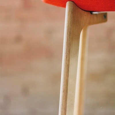 Taburete Lottus wood de Enea en Moises Showroom Taburete Lottus wood de Enea en Moises Showroom