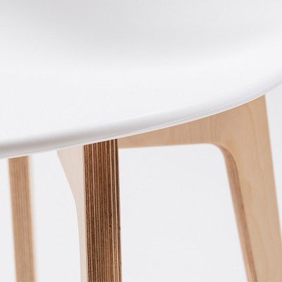 Taburete Lottus wood de Enea en Moises Showroom Taburete Lottus wood de Enea en Moises Showroom