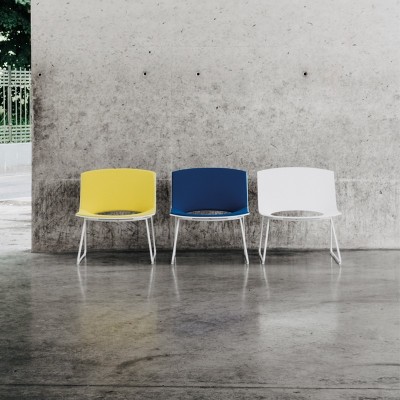 Butaca Oh! de Enea Design con base cromada en Moises Showroom Butaca Oh! de Enea Design con base cromada en Moises Showroom