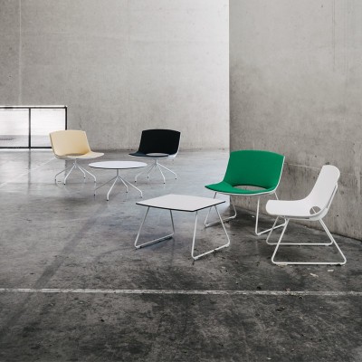 Butaca Oh! de Enea Design con base cromada en Moises Showroom Butaca Oh! de Enea Design con base cromada en Moises Showroom