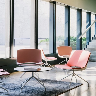 Butaca Oh! de Enea Design con base cromada en Moises Showroom Butaca Oh! de Enea Design con base cromada en Moises Showroom