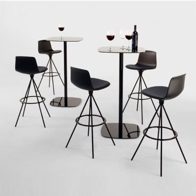 Taburete Lottus giratorio lacado de Enea en Moises Showroom Taburete Lottus giratorio lacado de Enea en Moises Showroom